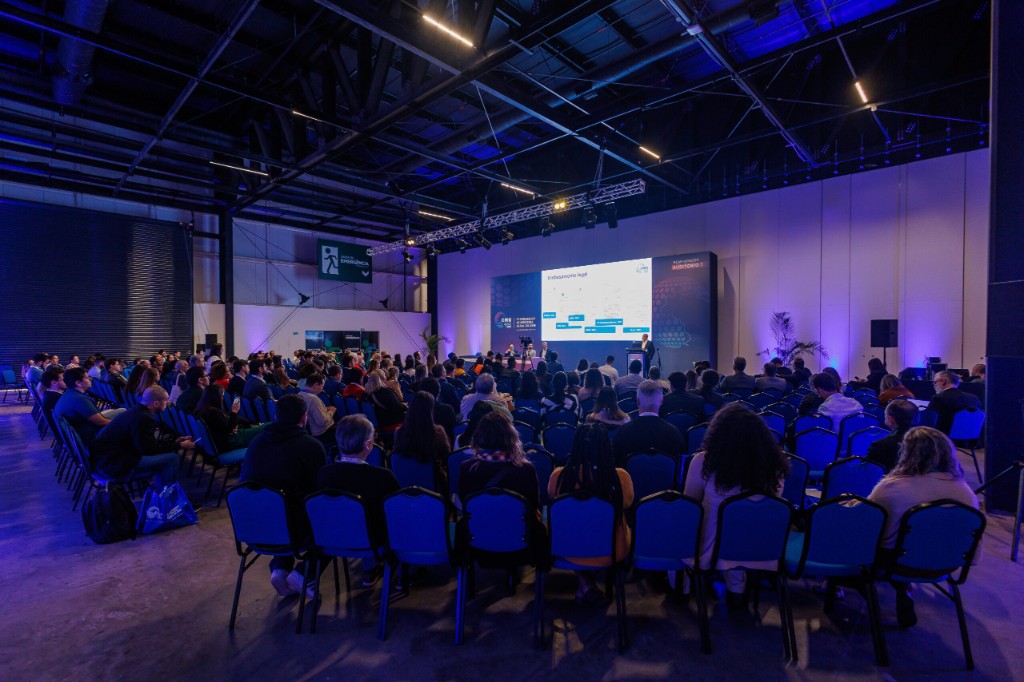 Público e palco do 4º Congresso Brasileiro de Medicina Geral (CBMG)
